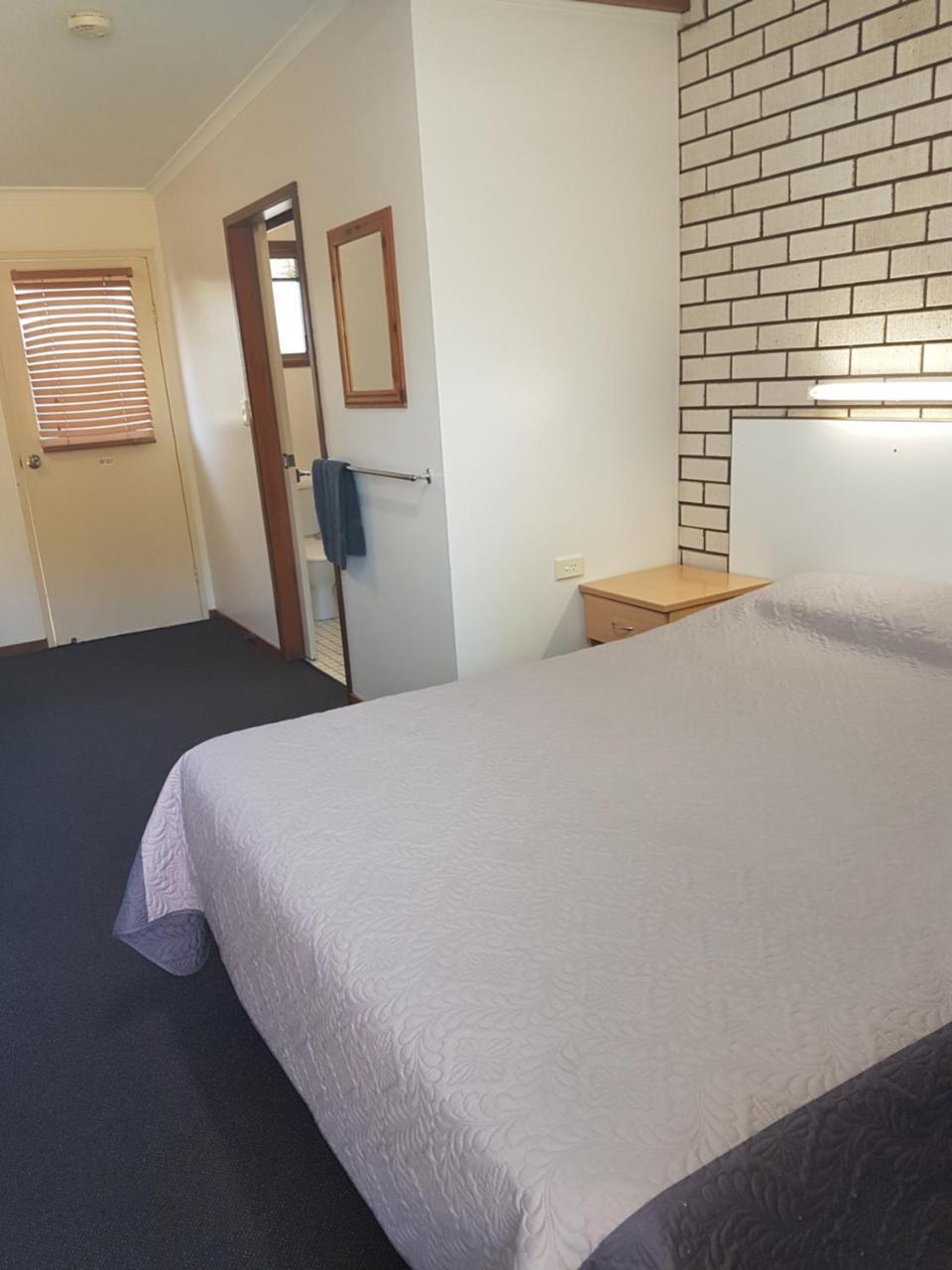 Emerald Tower Motor Inn المظهر الخارجي الصورة