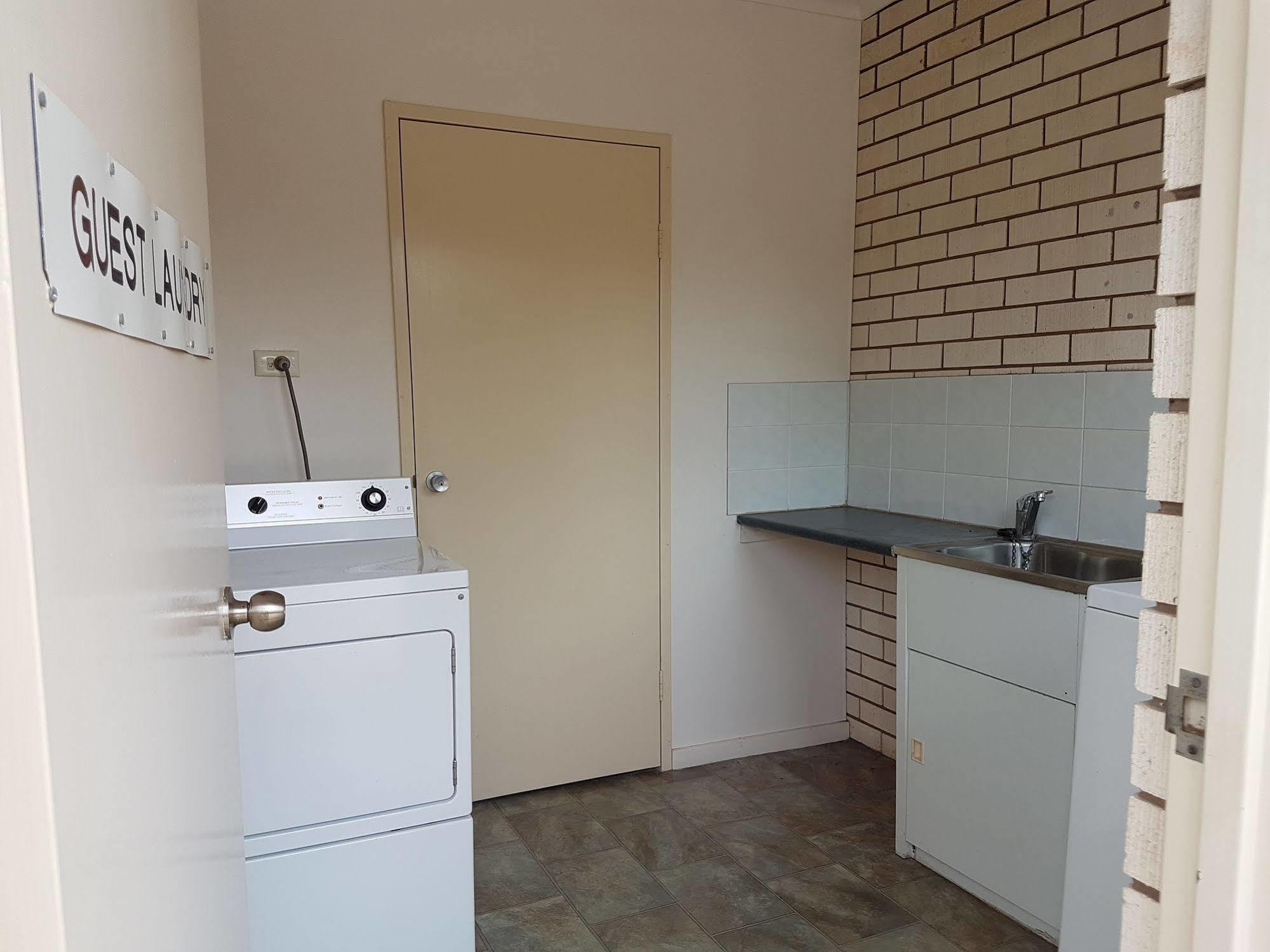 Emerald Tower Motor Inn المظهر الخارجي الصورة