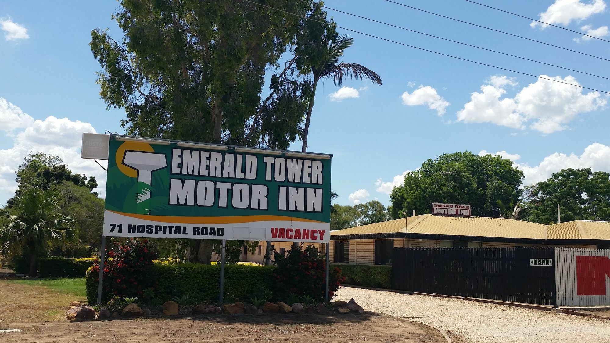 Emerald Tower Motor Inn المظهر الخارجي الصورة